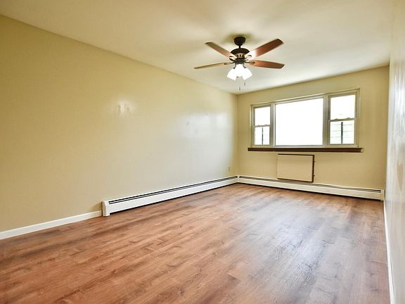 5th image of 2850 Bruckner Blvd #B