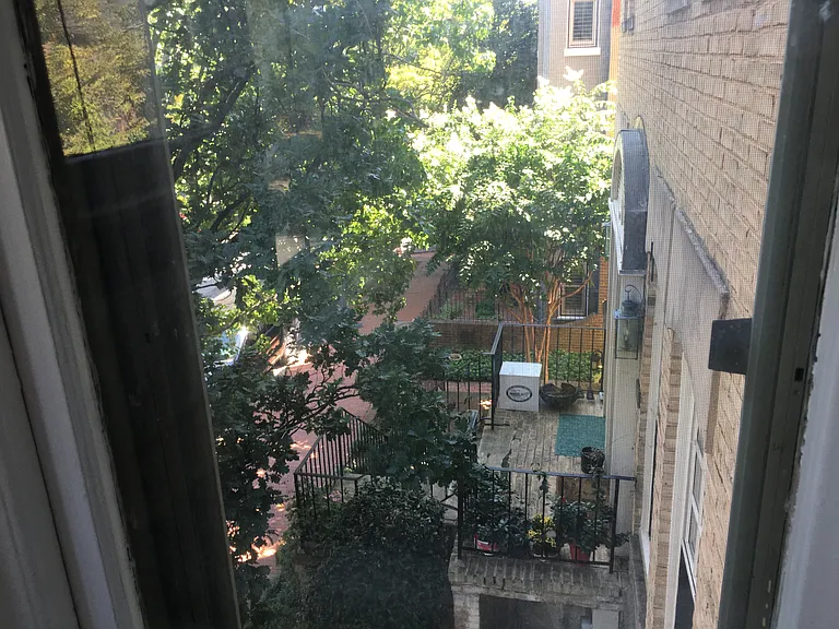 219 C St NE #2 — Photo 25