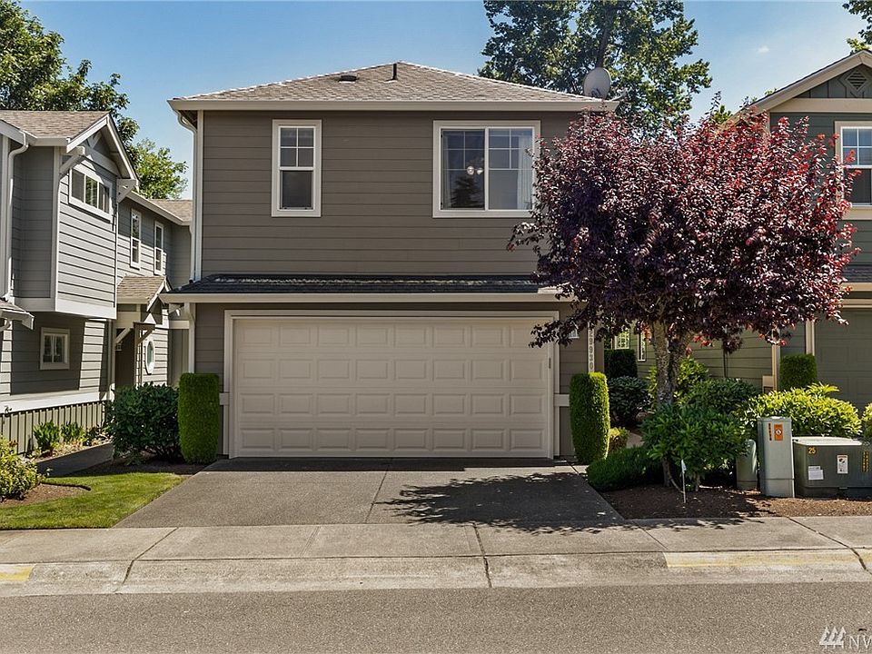 Beautifully kept home, front landscaping included in the low HOA dues!