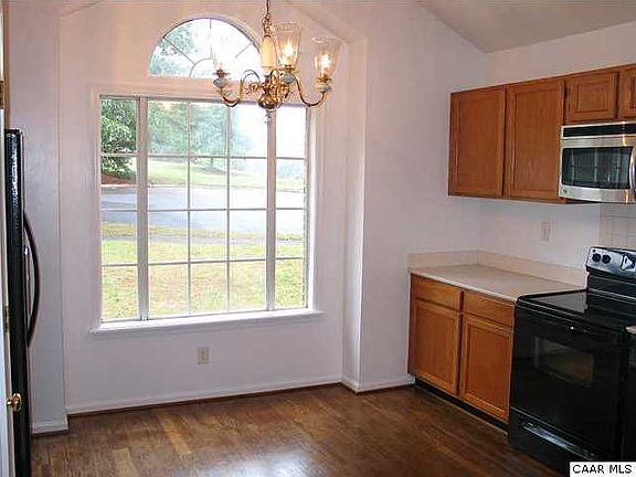 Front facing kitchen lets you enjoy your morning coffe and the sun.