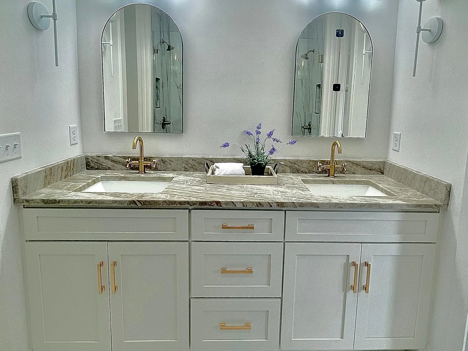 1402 N Main St — Photo 1