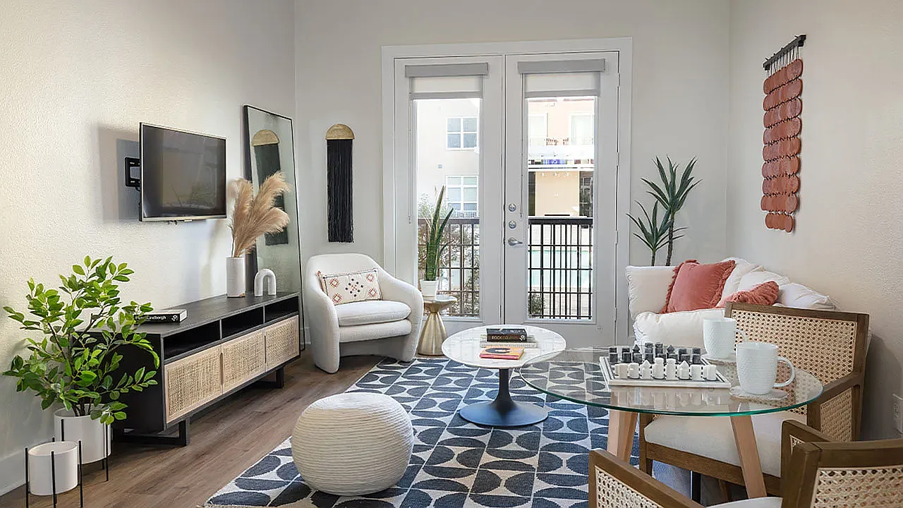 1 bed, 604 sqft, $1,594 — Photo 3