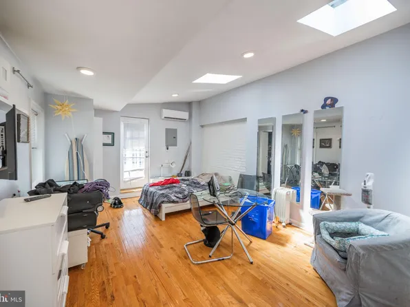 1116 Pine St APT 3R, Philadelphia, PA 19107
