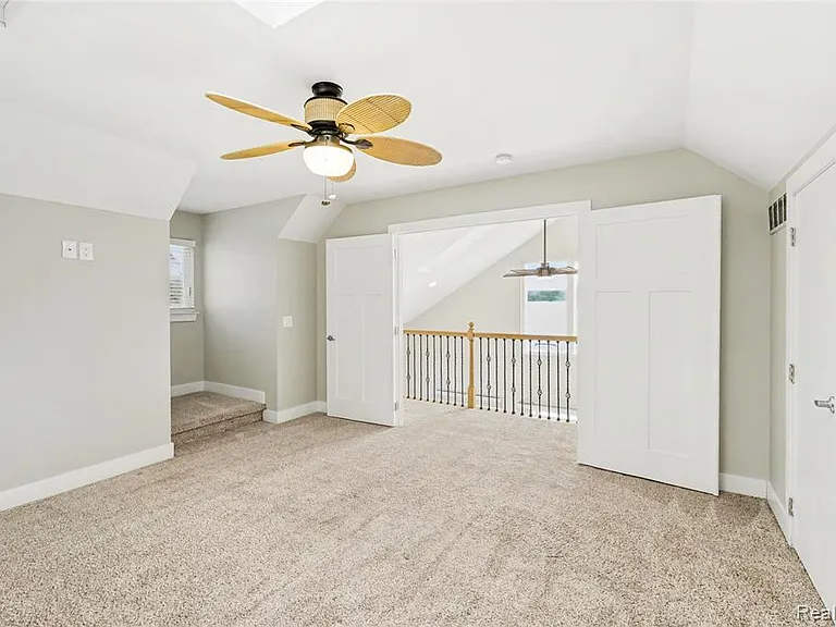 10280 Lakeside Dr — Photo 16