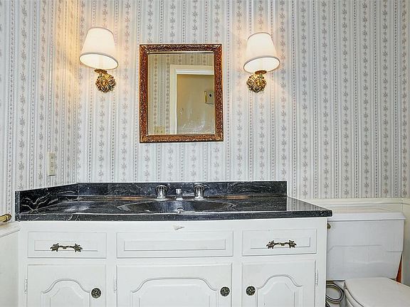 5th image of 1516 Crescent Dr