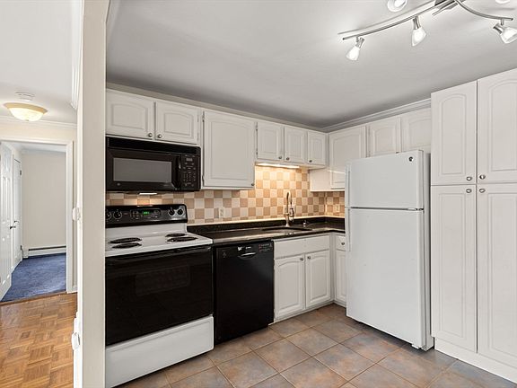 5th image of 145 Essex Ave APT 517