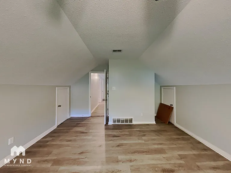 8233 Trinity Rd — Photo 18