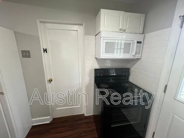 8713 Maryknoll Ave — Photo 4
