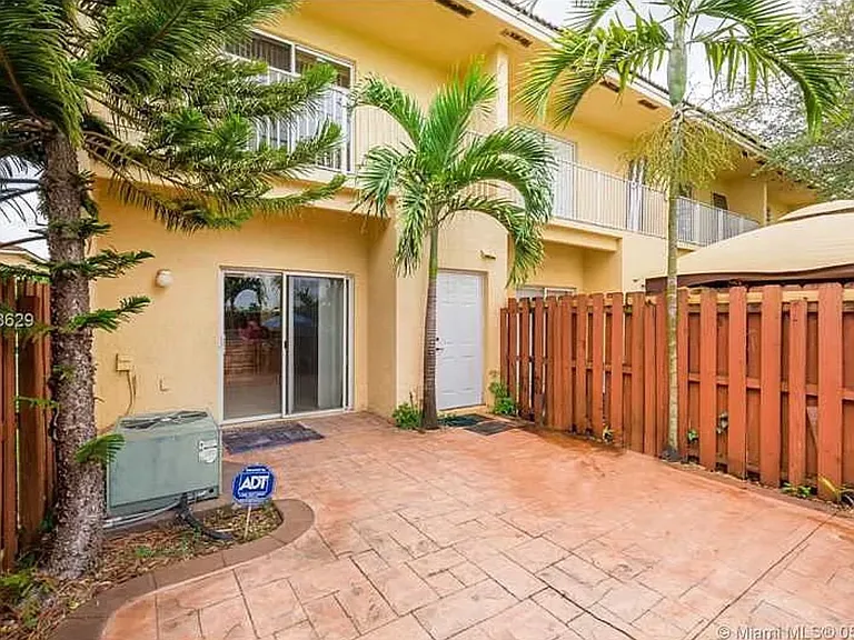 17066 SW 138th Ct — Photo 2