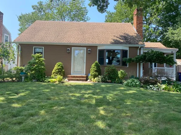 261 Pine Grove St, New Bedford, MA 02745