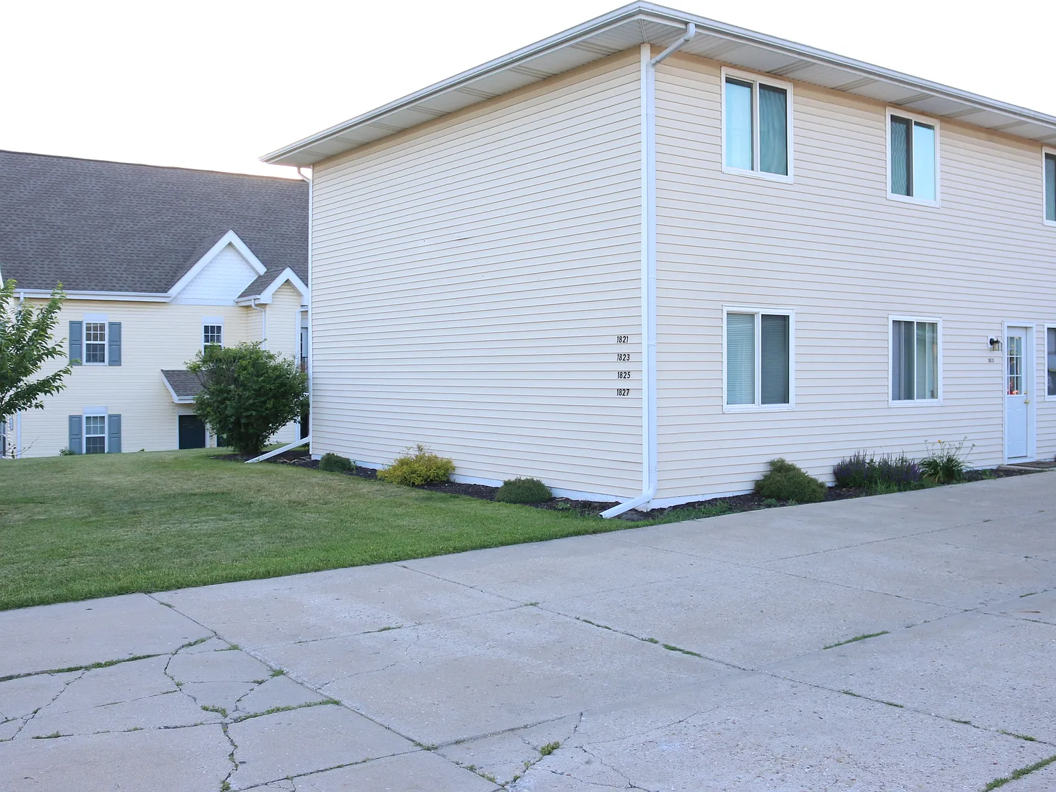 3 bed, 1150 sqft, $1,450 — Photo 2