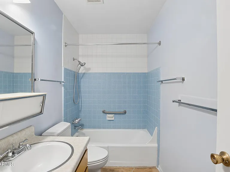 1014 E Balboa Cir — Photo 37