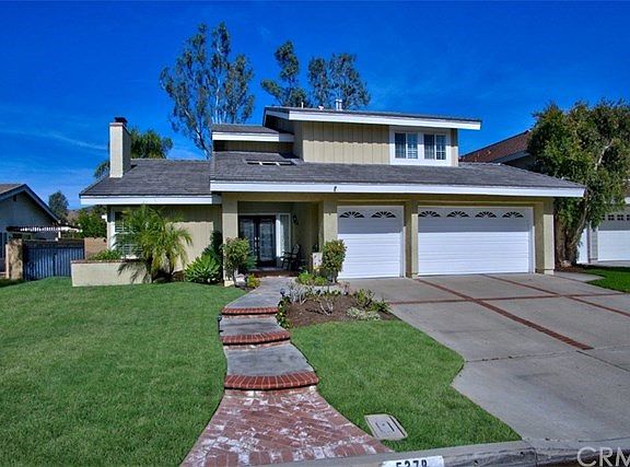 Charming updated double cul-de-sac VIEW home!