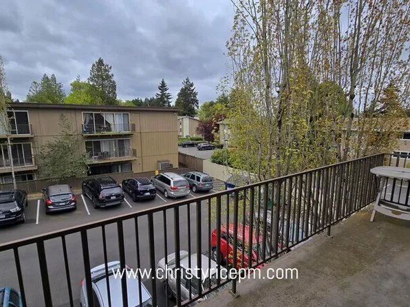 11010 NE 68th St, Kirkland, WA