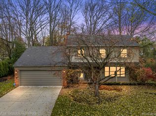 5111 Iron Gate Rd, Bloomfield Hills, MI 48304