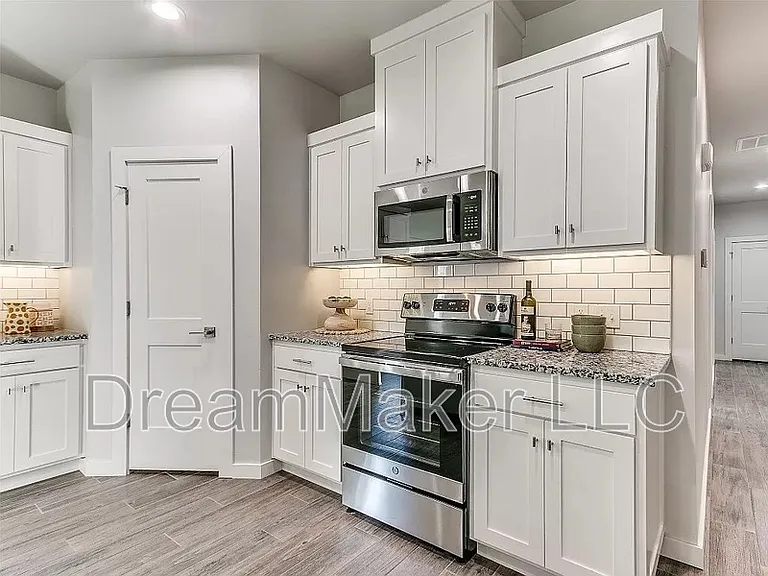 930 Riva Pkwy — Photo 3