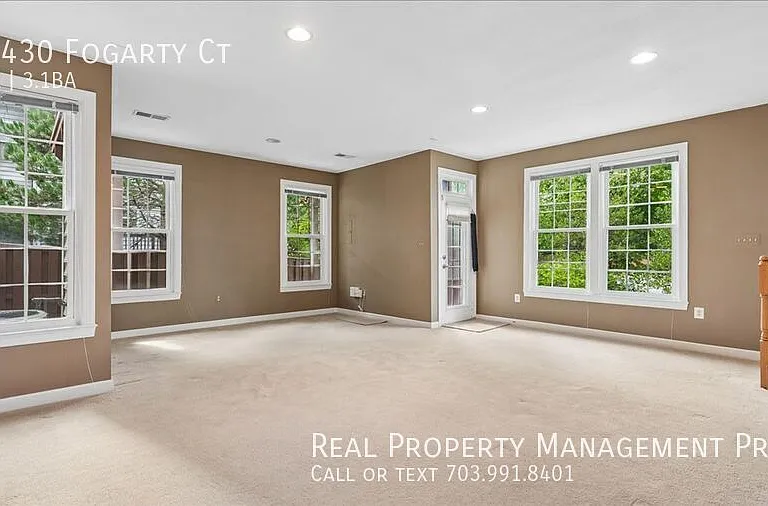 11430 Fogarty Ct — Photo 18