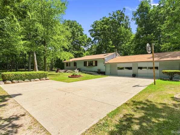 1905 Justice Dr, Ortonville, MI 48462