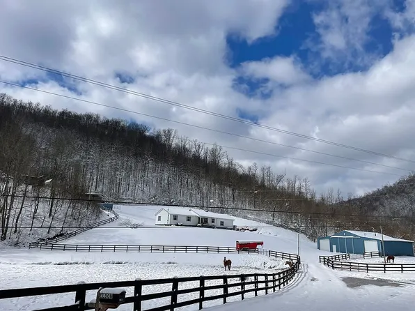 381 Hinkle Branch Rd, Flat Lick, KY 40935