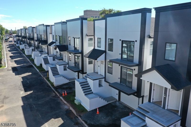 1st image of 728 Seaport Dr #2