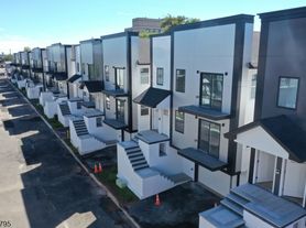 728 Seaport Dr, Elizabeth, NJ