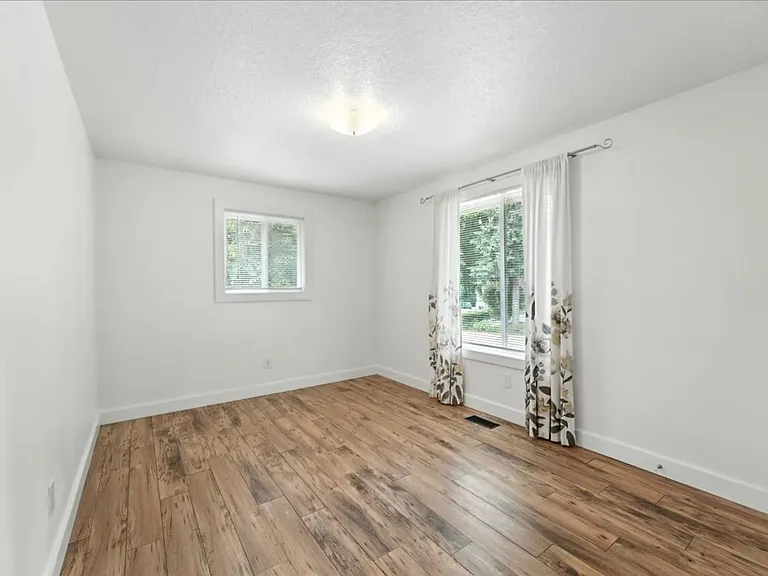 2448 Margery St — Photo 13