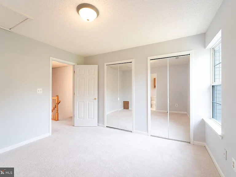 413 Lakeview Ct — Photo 33