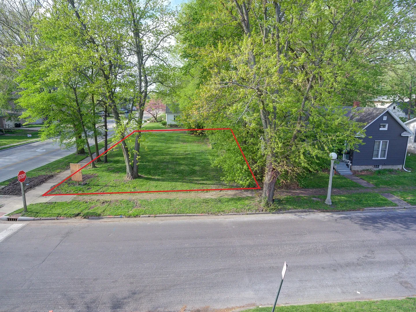 209 E Oregon St photo 1