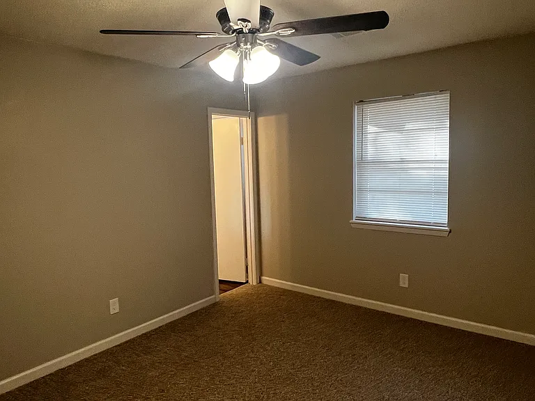 8702 Oakhaven Dr — Photo 13