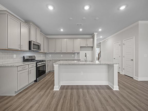 5th image of 710 Winton Way #548