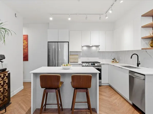 3229 Saint Johns St #320, Pt Moody, BC V3H 2B3