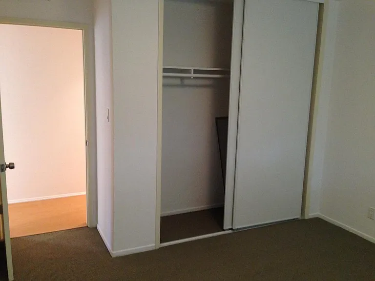 546 N Flores St #6 — Photo 21