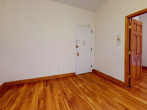 2nd image of 203 W 85th St Penthouse 5D