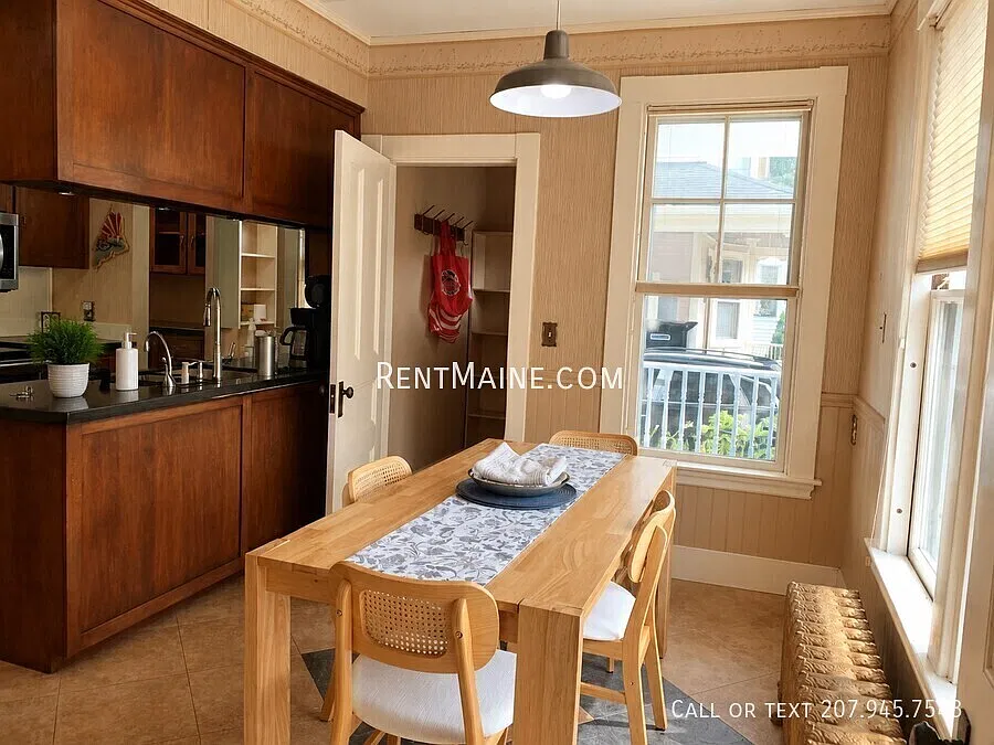 3 bed, 1.5 bath, 1900 sqft, $2,800 — Photo 2