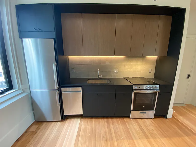 29 9th St #2S — Photo 6