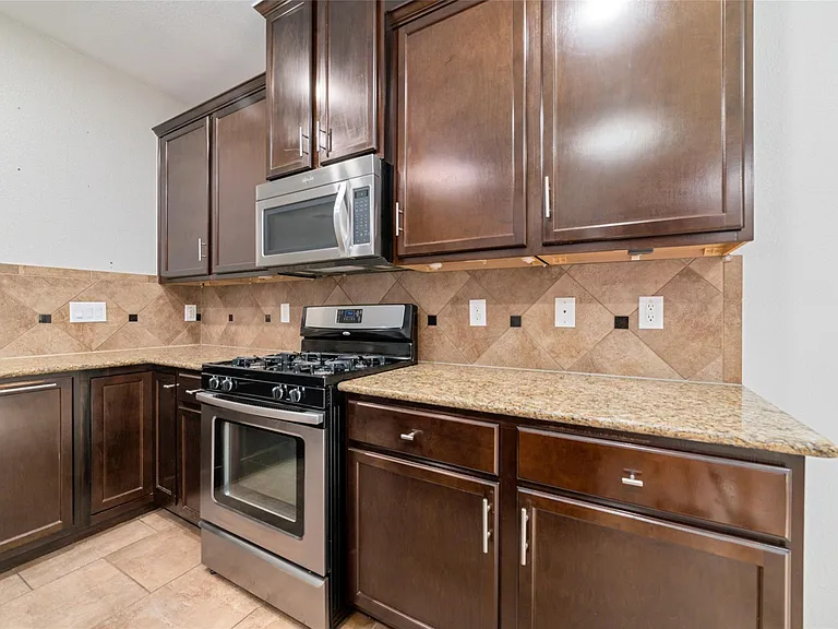 5115 Whitebridge Ln — Photo 9
