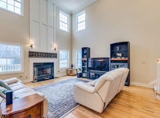 2 Ardsley Ct, Randolph, NJ 07869