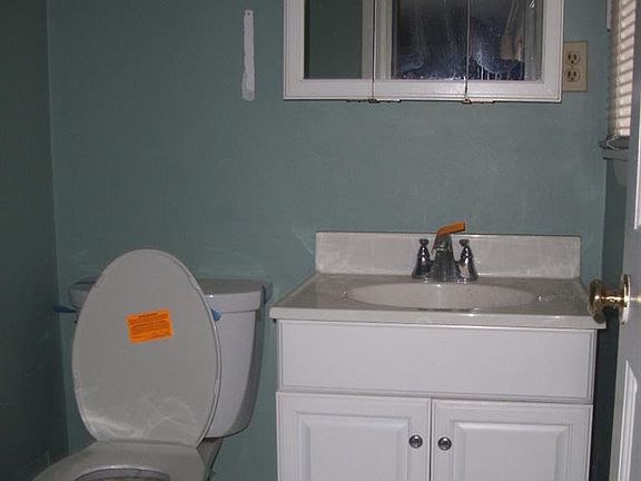 3rd image of 624 Arlington Dr