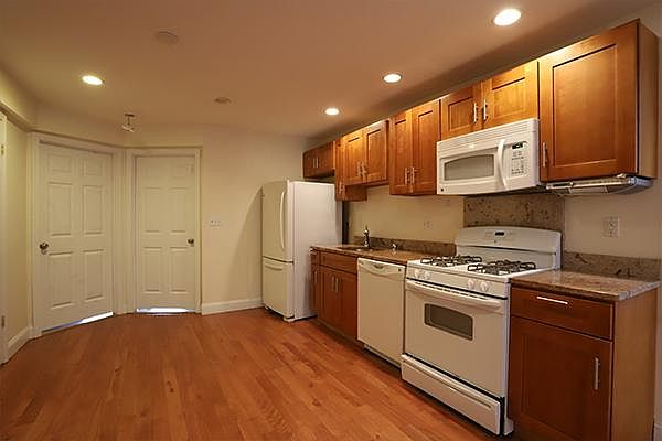 2nd image of 6 Ropes St #2