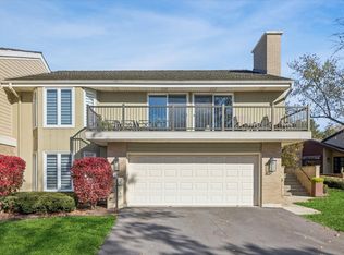 165 Briarwood N, Oak Brook, IL 60523