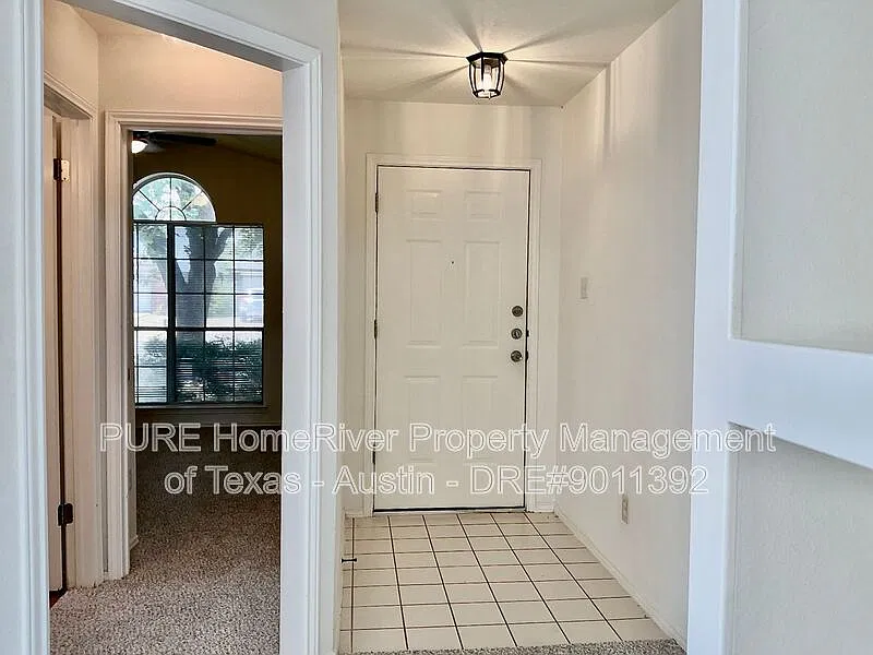 3 bed, 3.0 bath, 1769 sqft, $1,995 — Photo 2