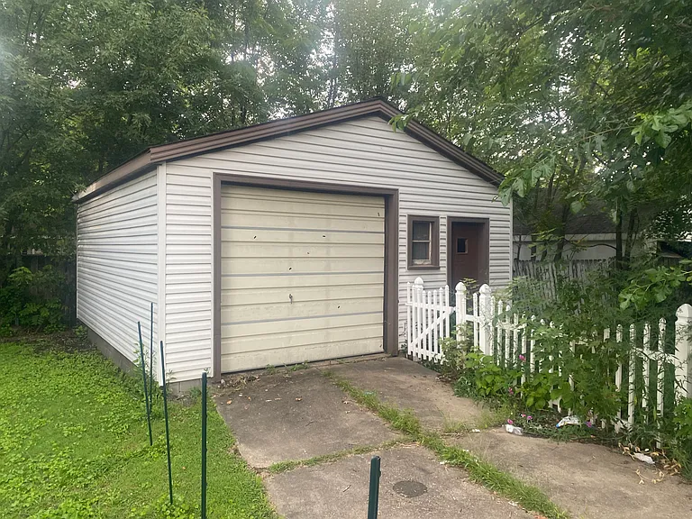 1110 Brown St — Photo 10