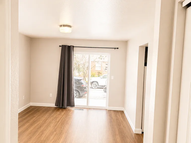 Midtown Flats - Duplex — Photo 21