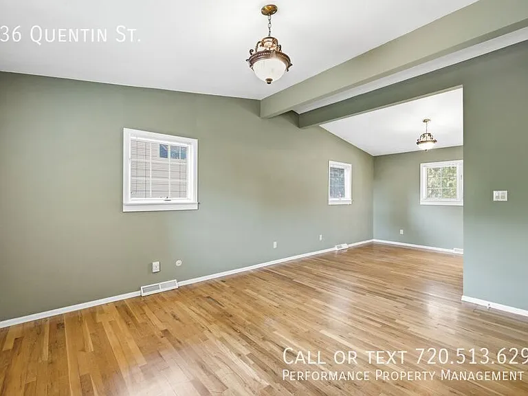 536 Quentin St — Photo 12