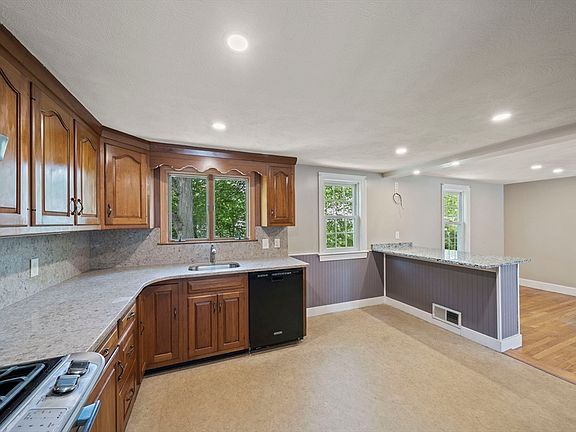 4th image of 40 Kingman St