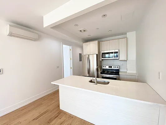 Rented by Bruma Realty LLC | media 8