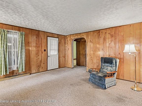4th image of 103 N Lansing St