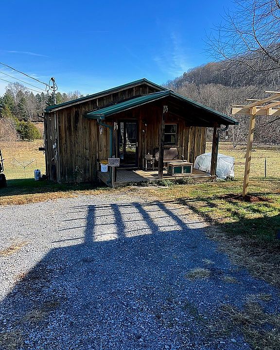 2nd image of 736 Zion Hill Rd