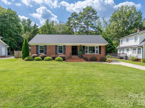 7735 Surreywood Pl, Charlotte, NC 28270
