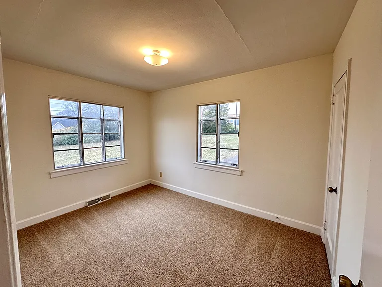 314 Elmhurst Rd — Photo 9
